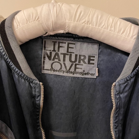 Free City Lightweight Bomber Jacket with Patches - Picture 5 of 5